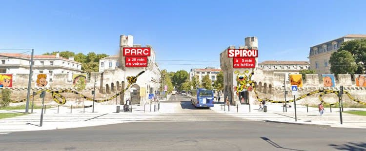 Les remparts transformés en supports publicitaires